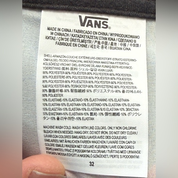 VANS of The Wall Men’s Hawaiian Floral Board Shorts
Size: 32
Condition: New - Picture 7 of 7